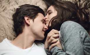 זוג מאוהב (צילום: Mikhail_Kayl, Shutterstock)