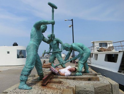 משחקים עם פסלים (צילום: יחסי ציבור)