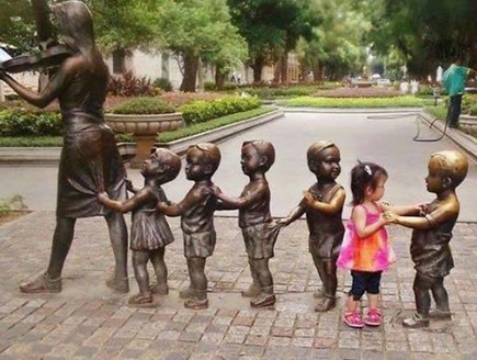 משחקים עם פסלים (צילום: יחסי ציבור)