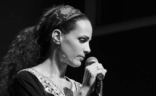 שרה ב"ק על הבמה