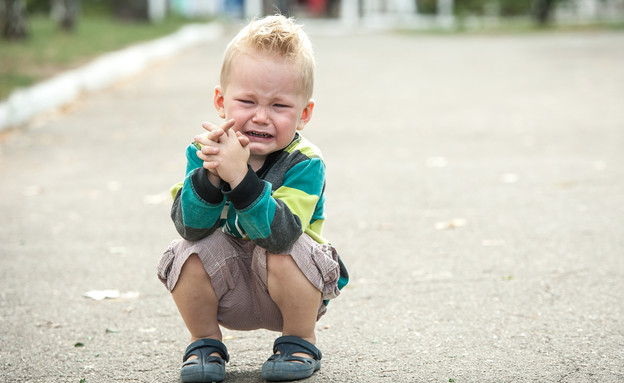 ילד בוכה (צילום: Sharomka, Shutterstock)