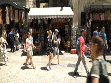 צפו: התיירים שגילו את ישראל ומעשירים את הקופה (צילום: חדשות 2)