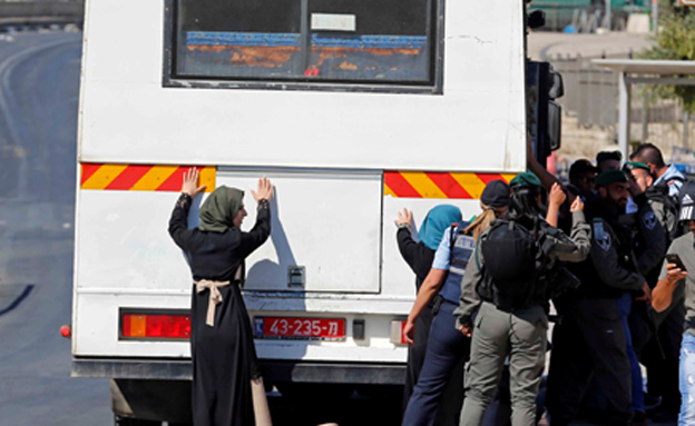 350 פלסטינים נעצרו והורחקו מישראל (צילום: רויטרס)