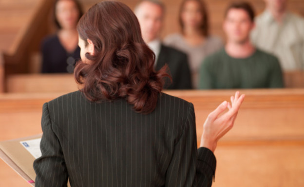 כולם מרגישים שהם השופטים. הוו מתונים בדין