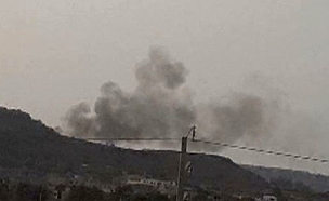 עשן מעל אתר הנופש במאלי (צילום: SKY NEWS)