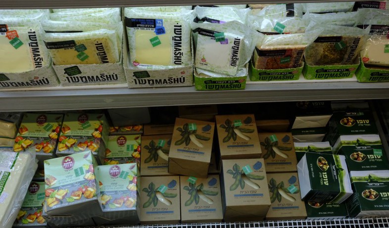 מוצרי סויה על המדפים בסניף של עדן טבע מרקט, בתל אביב (יח``צ: תומר אפלבאום, TheMarker)