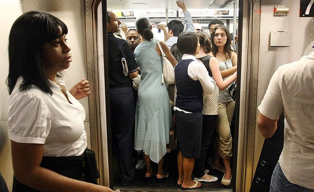 נוסעים ברכבת התחתית בניו יורק (צילום: Mario Tama, GettyImages IL)