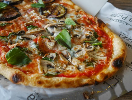 פיצה, מסעדת ללה (צילום: גיל גוטקין, mako אוכל)