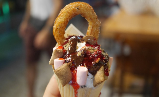 גלידת צ'ורוס, פוד טראק דיסקו (צילום: רחלי קרוט, mako אוכל)