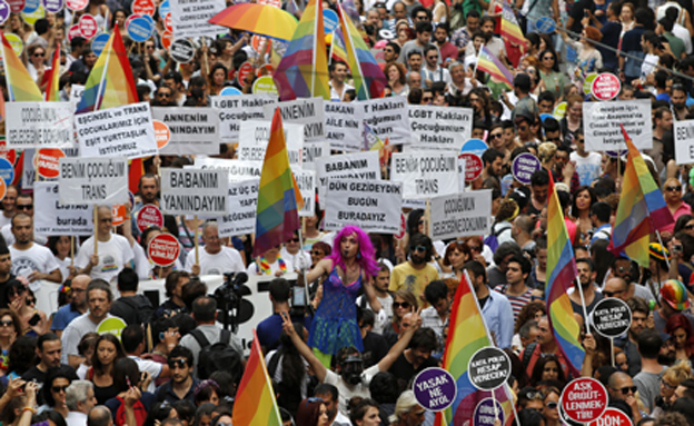 מצעד הגאווה באיסטנבול ב-2013 (צילום: רויטרס)