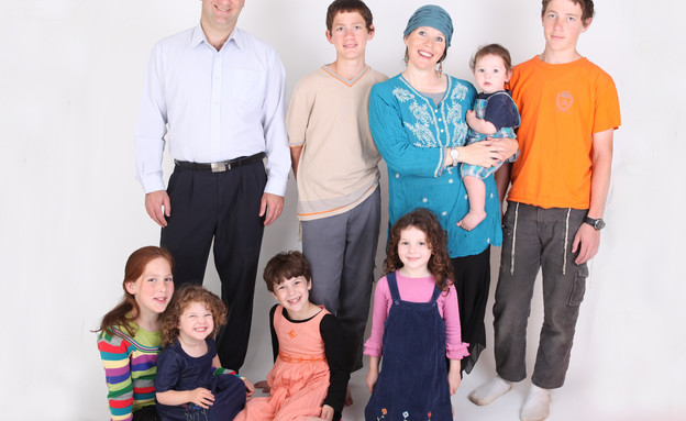 משפחת פרנקל בימים אחרים. נפתלי ז"ל עומד בין שני הוריו