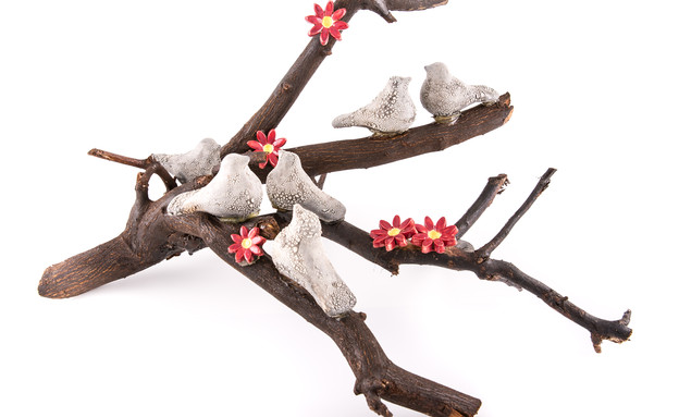 ענפים - ענף עם ציפורי קרמיקה (צילום: יחסי ציבור)