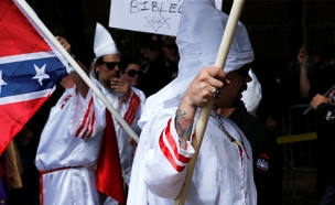 הפגנת ה KKK בוורג'יניה (צילום: רויטרס)