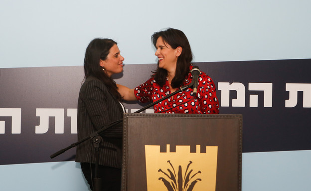 אמילי עמרוסי 