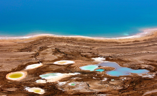 בולען בים המלח (צילום: daniela kalman, ShutterStock)