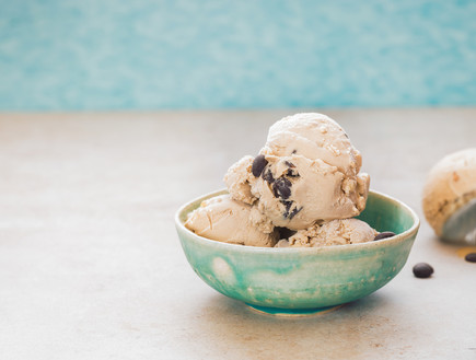 גלידה ורהיט - וניל עוגיות 1  (צילום: mythja, Shutterstock)