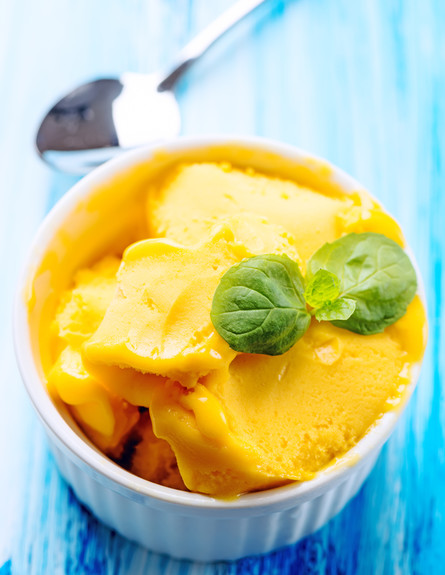 גלידה ורהיט - פסיפלורה 1 (צילום: Nanisimova, Shutterstock)