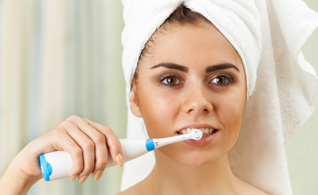 מברשת שיניים חשמלית (צילום: SpeedKingz, Shutterstock)