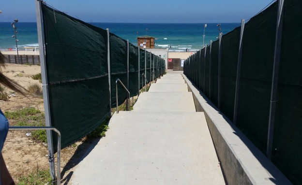 החוף הנפרד בבת ים 