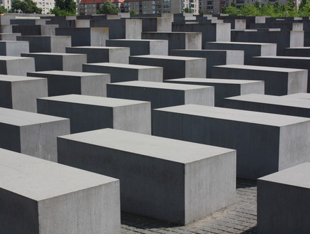 אנדרטת השואה  (צילום: יחסי ציבור, mako יהדות)