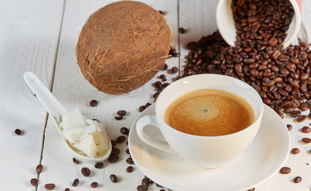 קפה ושמן קוקוס (צילום: Vista Photo, Shutterstock)
