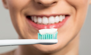 צחצוח שיניים (צילום: didesign021, Shutterstock)