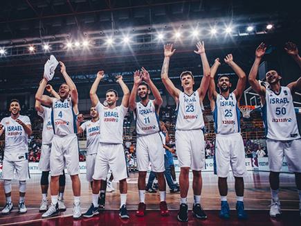 העתודה מחכה ליוון בגמר (FIBA) (צילום: ספורט 5)
