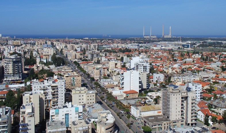 צילום אווירי של חדרה (אילוסטרציה: ClimaxAP, Shutterstock)