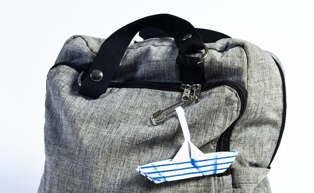 עשרים פריטים קיציים ב, 28, גלויית סירה מבד אוריגמי מעודדת תקשורת (צילום: אלעד ברנגה barangapix)