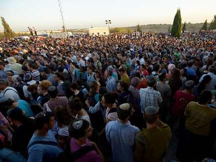 אלפים בהלוויה של שלושת הנערים (צילום: NurPhoto, GettyImages IL)