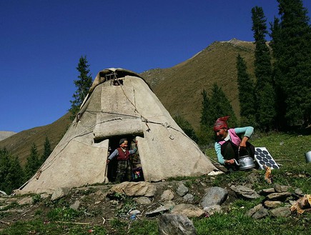 חיים באוהל בקירגיזסטן (צילום: China Photos, GettyImages IL)