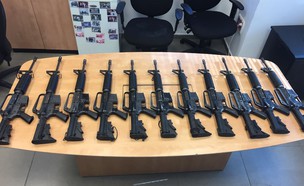 כך נגנבו עשרות רובים מבסיס צה"ל (צילום: דוברות המשטרה)