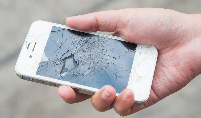 אייפון שבור (צילום: T.Dallas, Shutterstock)