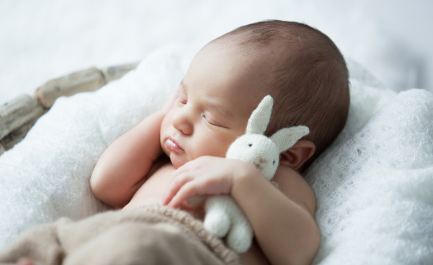 תינוק שרק נולד (צילום: Alena Sli, Shutterstock)