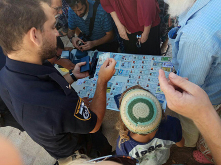 עמדת בידוק התעודות (צילום: ירון אברהם, חדשות 2)