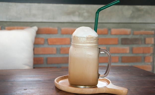 כוס מעוצבת לקפה קר אייס קפה (צילום: pippeeContributor, Shutterstock)