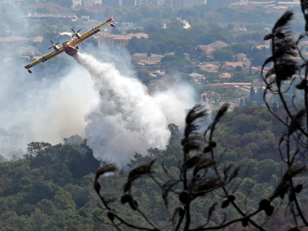 שריפת יער בצרפת, בחודש שעבר (צילום: רויטרס)