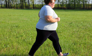 אישה כבדת משקל (צילום: Kokhanchikov, Shutterstock)