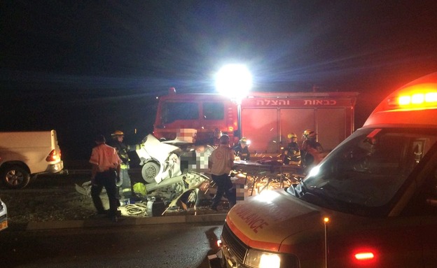 זירת התאונה בכביש עוקף באר שבע (צילום: תיעוד מבצעי מד"א)