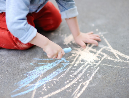 נמלים, ציור בגיר (צילום: Maria Sbytova, Shutterstock)