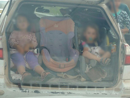 ילדים דחוסים ברכב בשומרון (צילום: דוברות המשטרה)