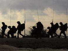 פעילות צה"ל סמוך לגבול הרצועה - ארכיון (צילום: רויטרס)