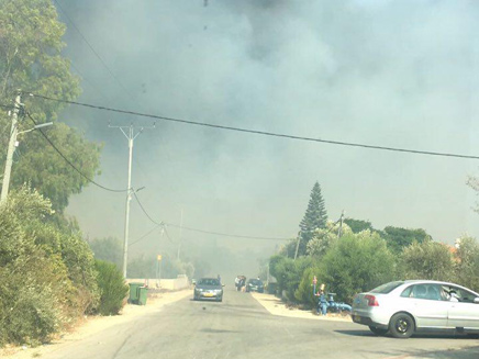 קו הבתים הראשון פונה (צילום: כבאות והצלה)