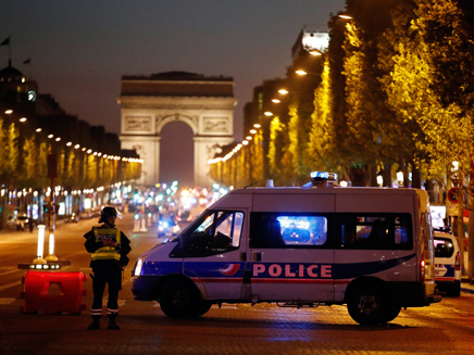 הטרור הגיע גם לשאנז אליזה בפריז (צילום: רויטרס)