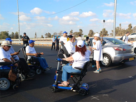 הדרישה: השוואת הקצבה לשכר המינימום (צילום: נעמי מורביה מטה מאבק הנכים)