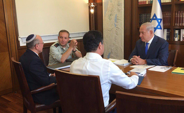 נתניהו, ראש המוסד וראש המל"ל, ארכיון (צילום: לשכת רה"מ)