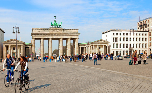 תיירים בברלין (צילום: VICTOR TORRES, Shutterstock)