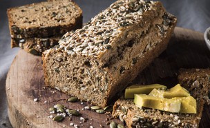 לחם טחינה נטול גלוטן  (צילום: אפיק גבאי, מתכון לחיסכון)