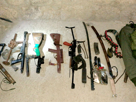 הנשקים שנתפסו בפשיטות (צילום: דובר צה