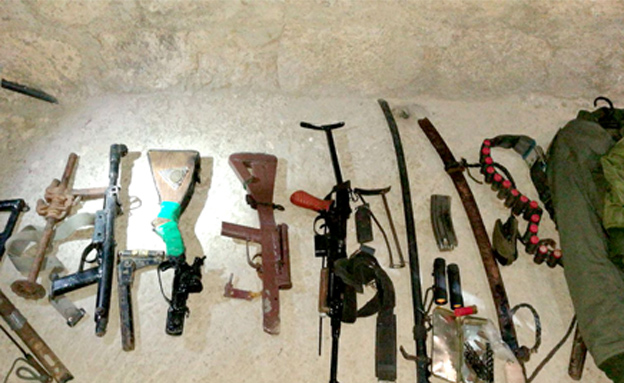 הנשקים שנתפסו בפשיטות (צילום: דובר צה"ל)